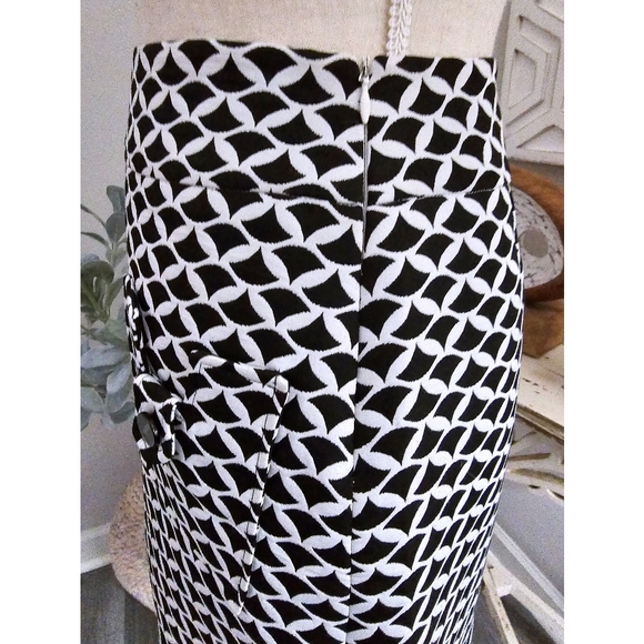 Jade by Melody Tam Black & White  Woven Jacquard Pattern Mini Skirt Size 2 - Picture 3 of 7